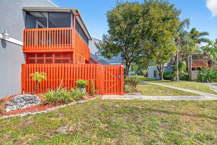 Property Photo:  18 Crossings Circle F  FL 33435 