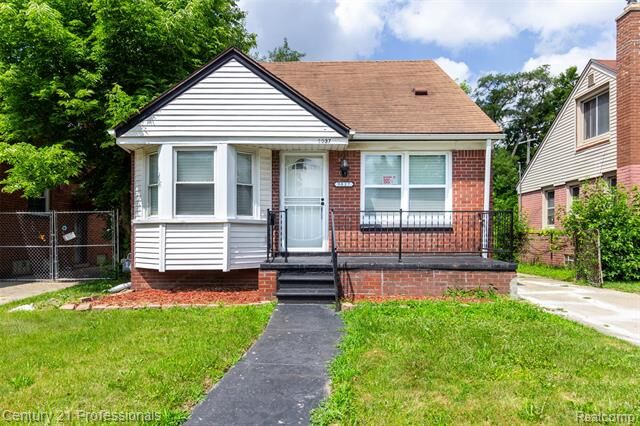 Property Photo:  9037 Longacre Street  MI 48228 