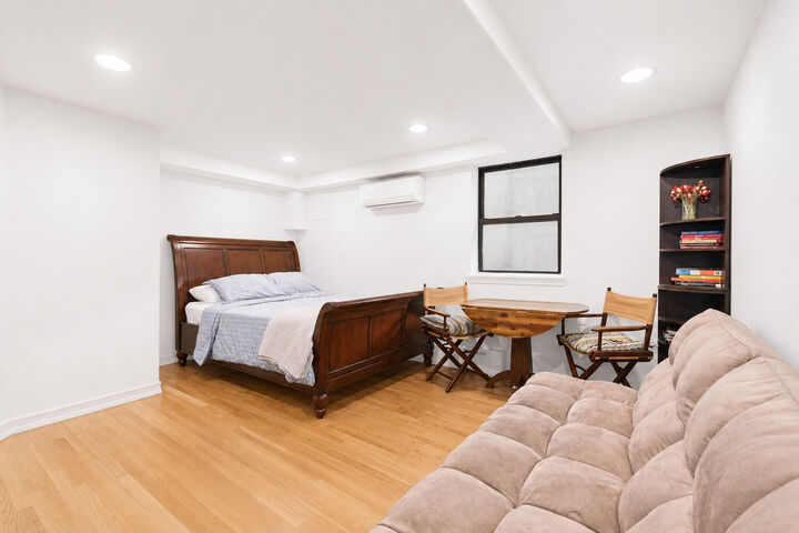 Property Photo: 264 W 77th Street 2 NY 10024