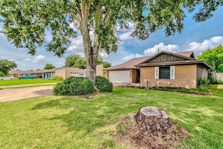 Property Photo: 408 N 36th TX 77627-0000