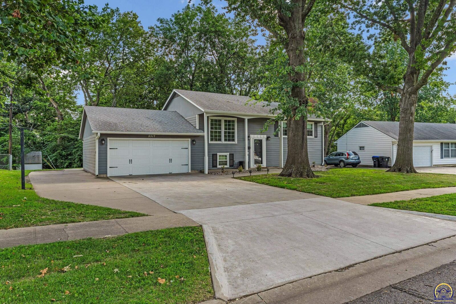 Property Photo:  5317 SW 32nd Ter  KS 66614 