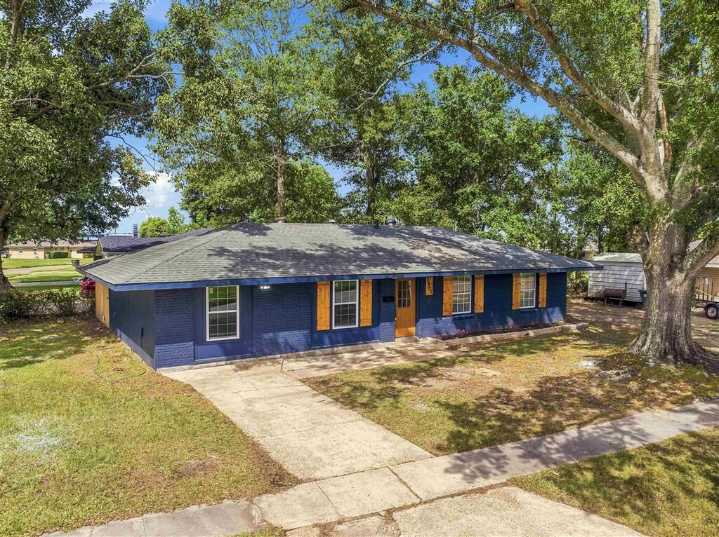 Property Photo:  3901 Hoover Cir Circle  LA 70607 