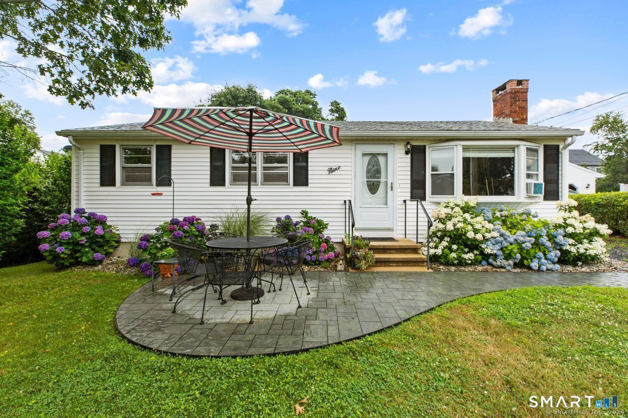 Property Photo: 9 Sols Point Road CT 06413