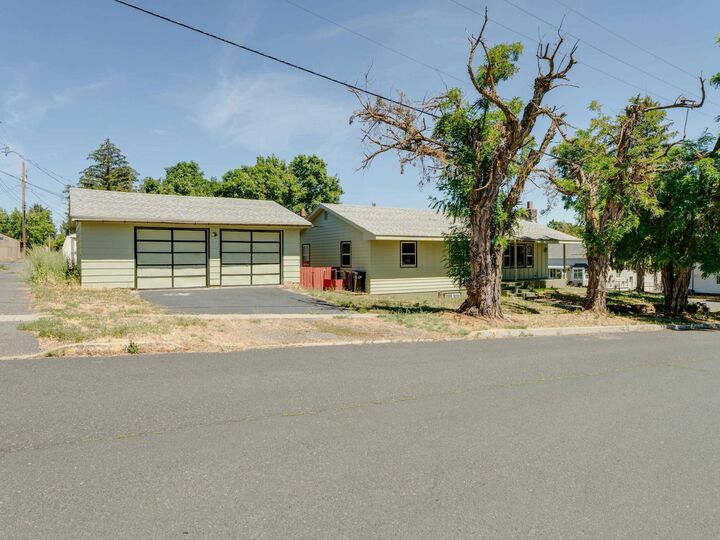 Property Photo: 104 3rd St WA 99004