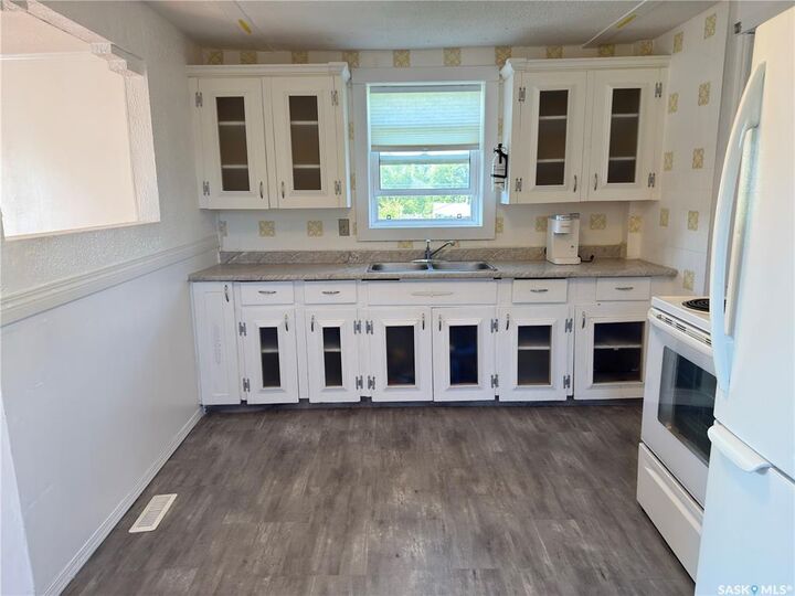 Property Photo:  1782 14th Street W  SK S6V 3N8 