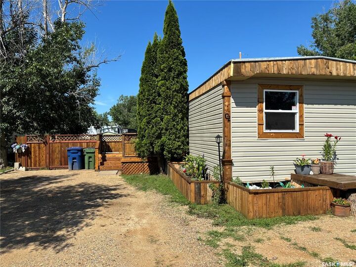 Property Photo: 1455 9th Avenue NE C2 SK S6J 1C6