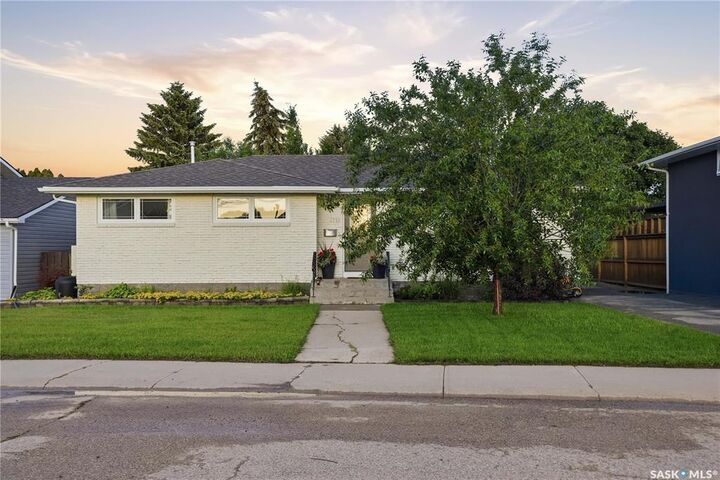 1313 Prince Crescent — photo 1