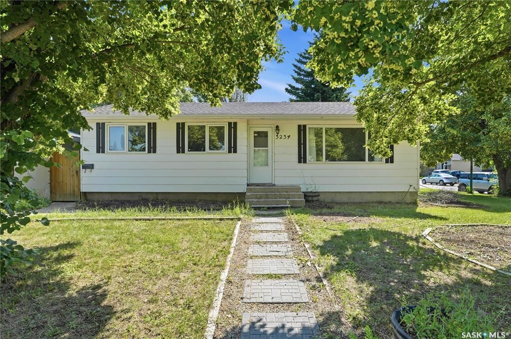 Property Photo: 3234 Maxwell Street SK S7L 4K8