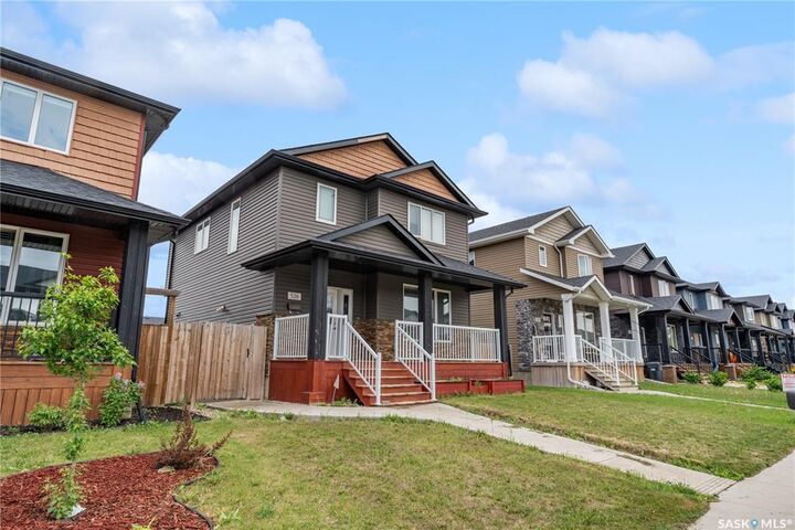Property Photo: 526 Maple Crescent SK S0K 4S2