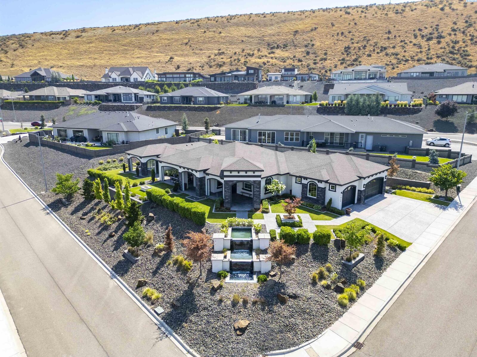 Property Photo:  1412 Meadow Hills Drive  WA 99352 