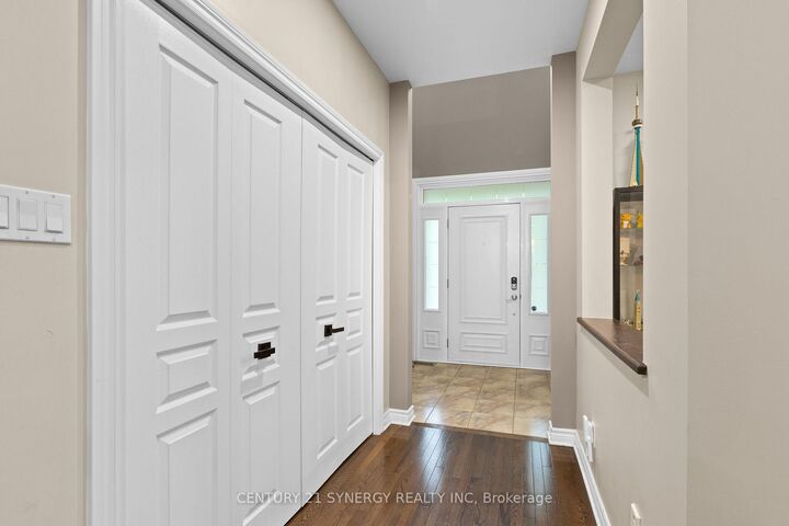 Property Photo: 532 Landswood Way ON K2S 0A6