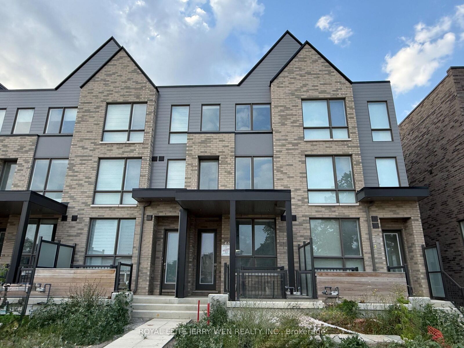 Property Photo: 46 Green Gardens Boulevard ON M5A 0E7