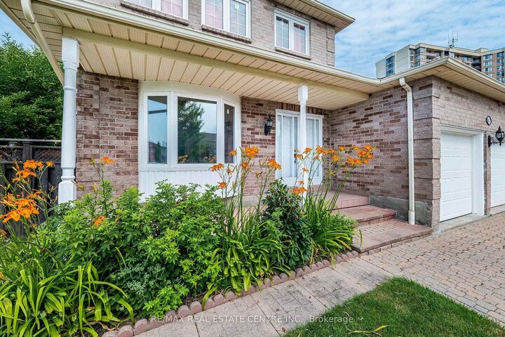 Property Photo: 42 Lafleur Court ON L6Y 3L7