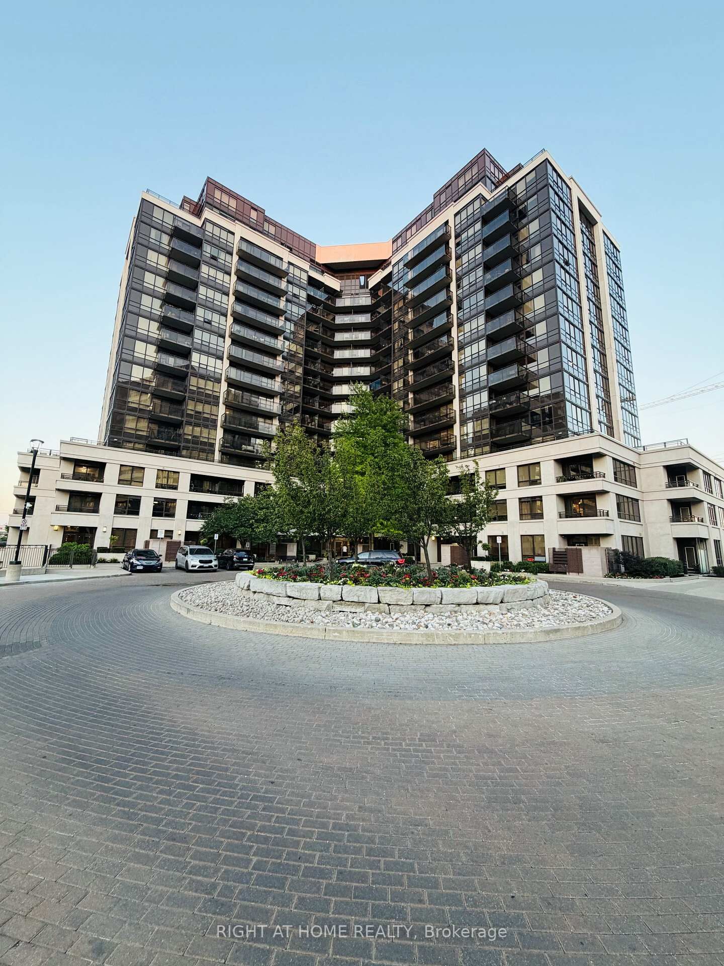 Property Photo: 1060 Sheppard Avenue W 909 ON M3J 0G7