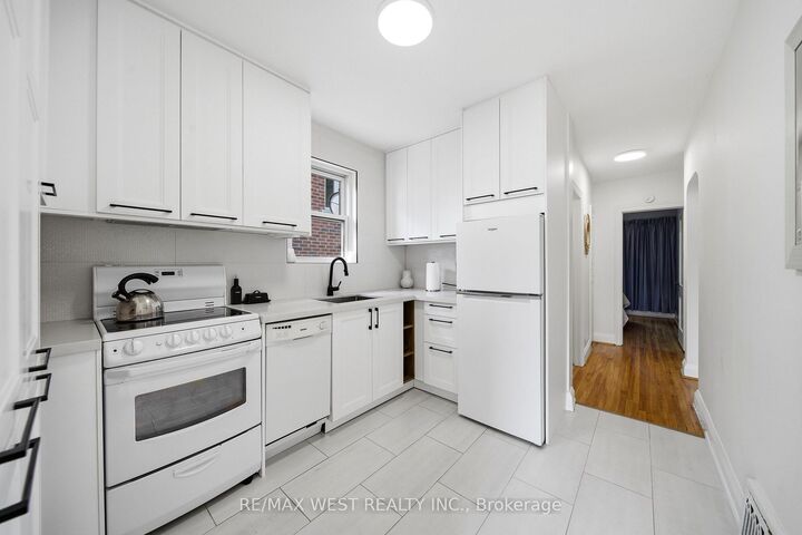 Property Photo: 28 Aldgate Avenue ON M8Y 3L6