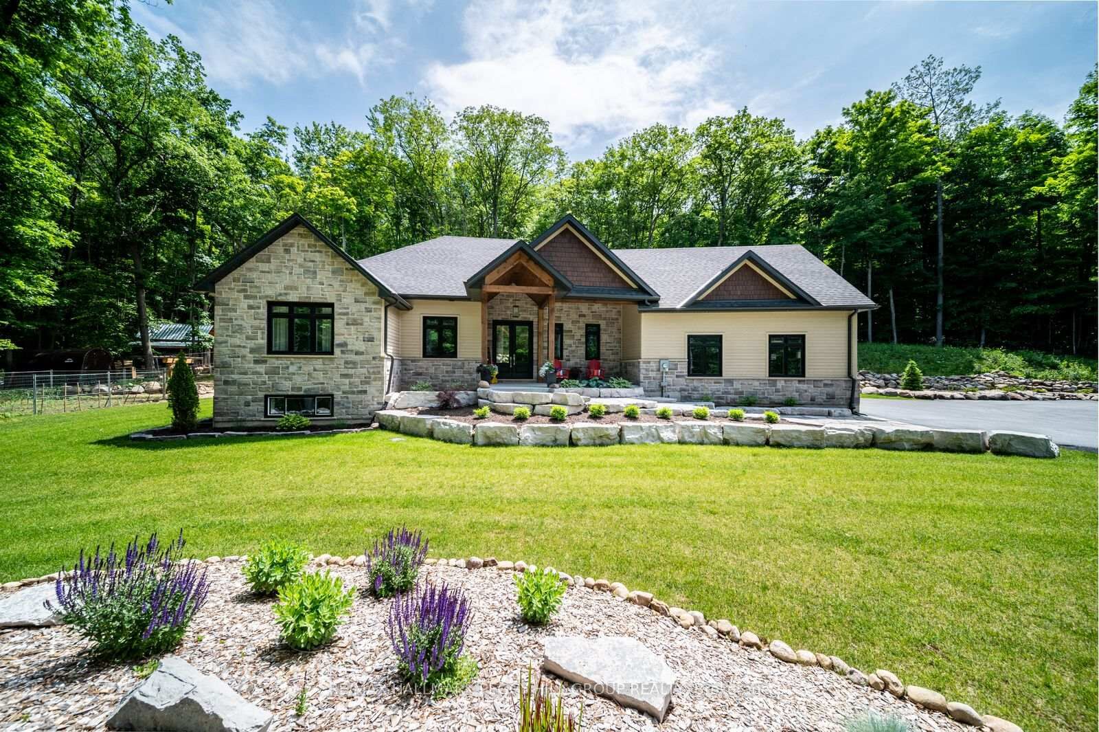 Property Photo: 1087 Vindin Street ON L4R 4L9
