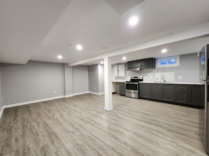 Property Photo: 5 Calcott Court Lower ON L2V 4J9