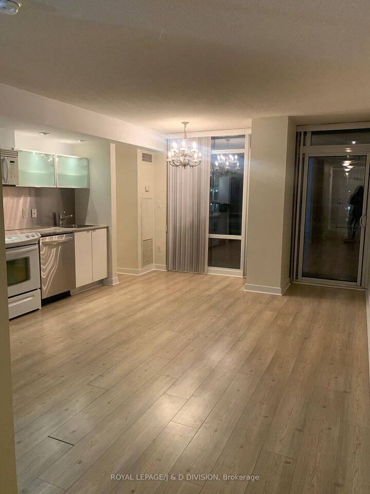 Property Photo: 4K Spadina Avenue 617 ON M5V 3Y9