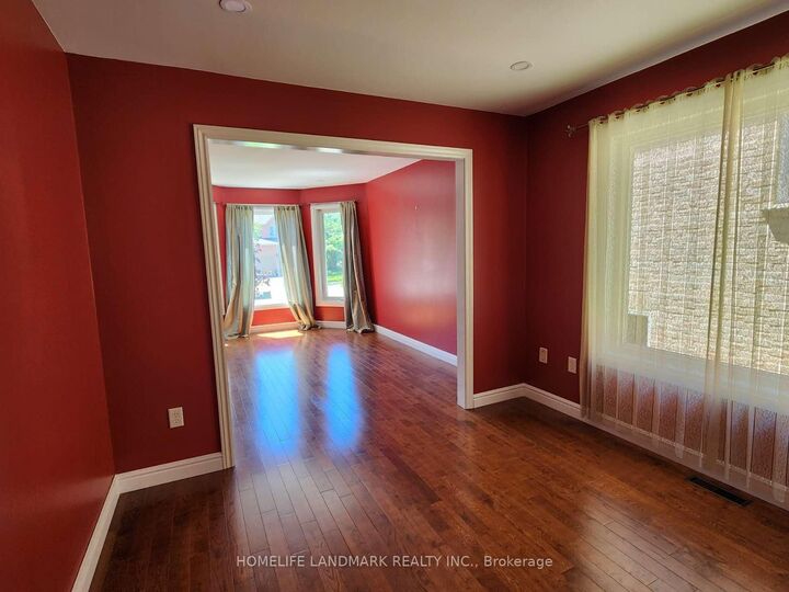 Property Photo: 7 Meyer Avenue ON L4M 6X2