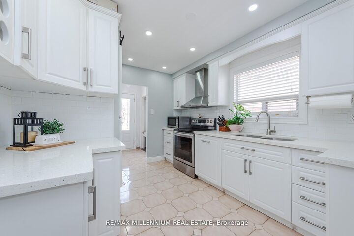 Property Photo: 13 Cumberland Drive ON L6V 1W5