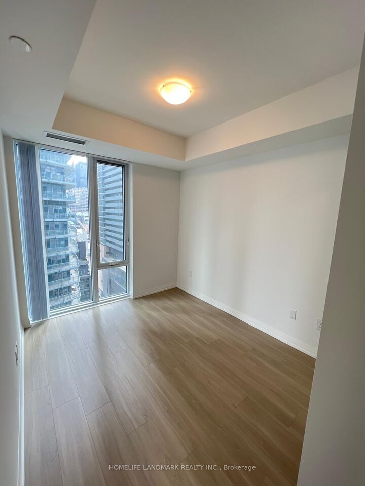 Property Photo:  8 Widmer Street 1907  ON M5V 0W6 