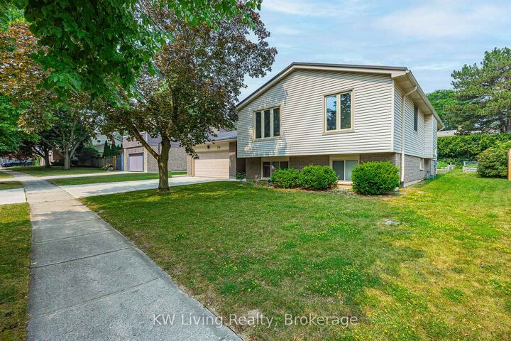 Property Photo: 708 Village Green Avenue ON N6K 1H2