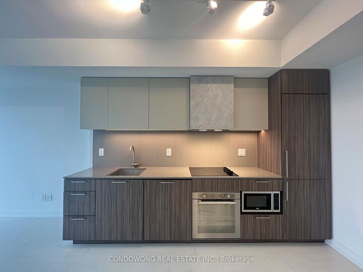 Property Photo:  19 Western Battery Road 3118  ON M6K 0E3 