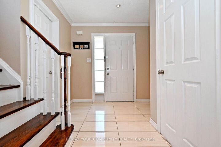 Property Photo: 73 Laurendale Avenue ON L4P 4G1