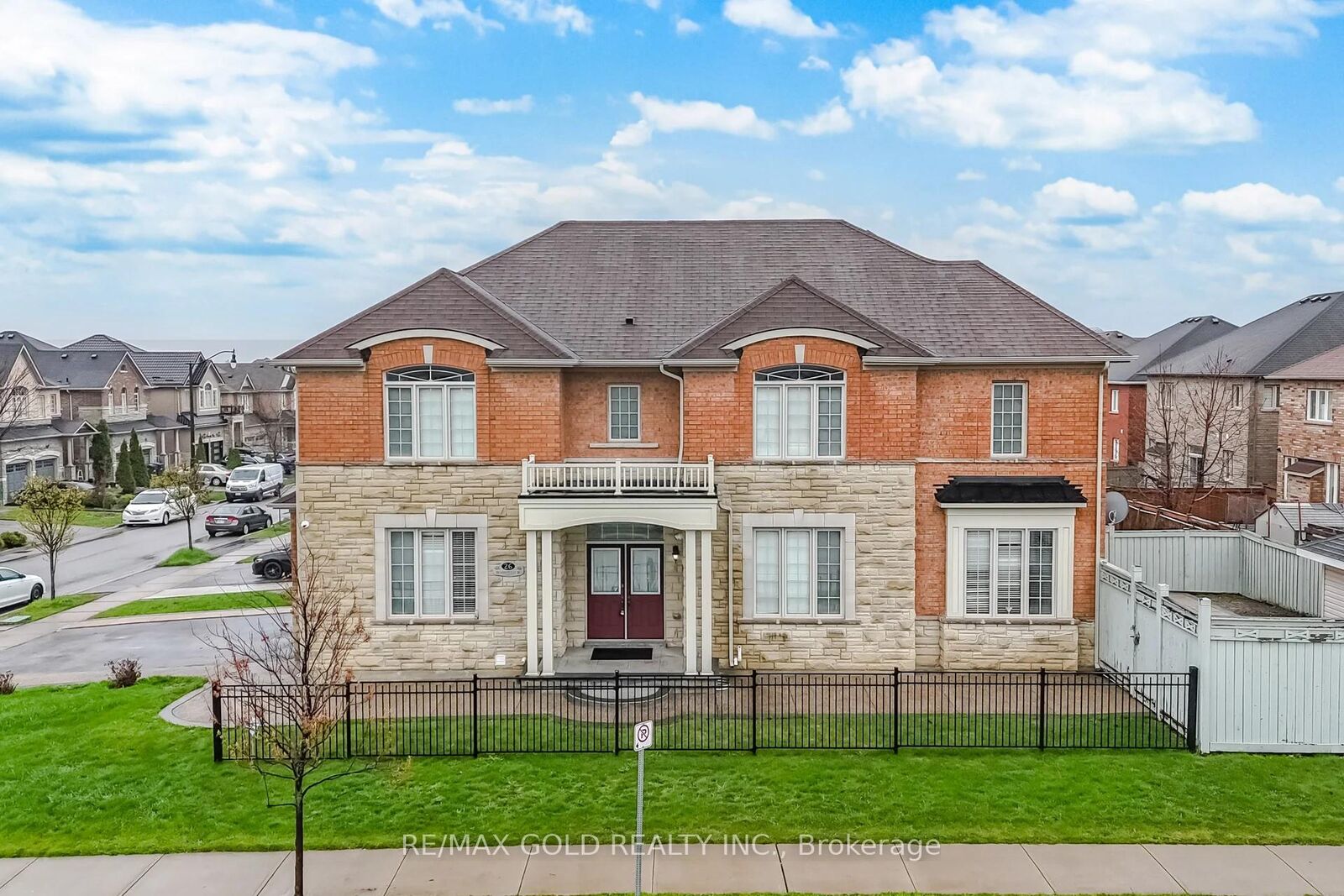 Property Photo:  26 Drummondville Drive  ON L6P 3M9 