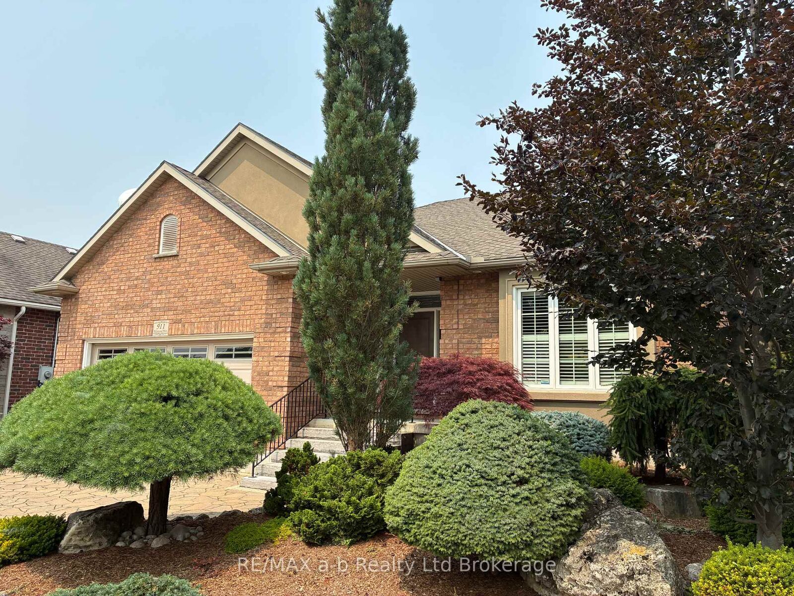 Property Photo: 911 Ridgewood Drive ON N4T 0B8