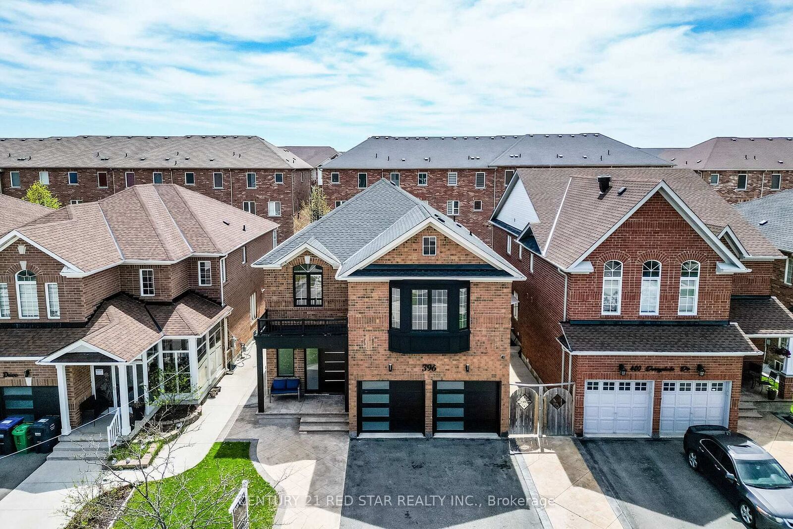 Property Photo: 396 Derrydale Drive ON L5W 0E1