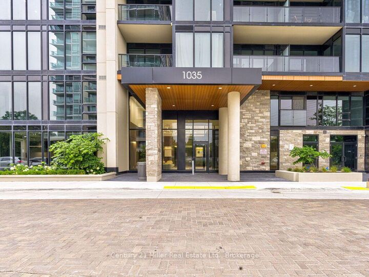Property Photo:  1035 Southdown Road Ph 1910  ON L5J 0A2 
