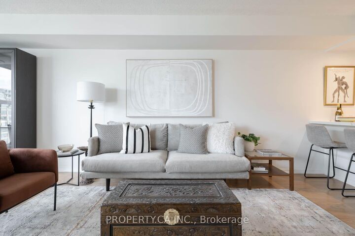 Photo de la propriété:  77 Harbour Square 1111  ON M5J 2S2 