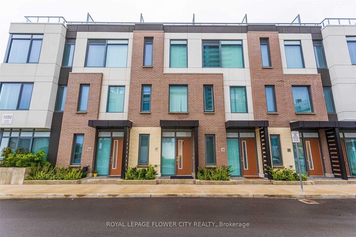 Property Photo:  1050 Portage Parkway W Th37  ON L4K 2M7 