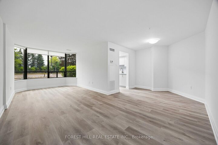 Property Photo: 7420 Bathurst Street 101 ON L4J 6X4