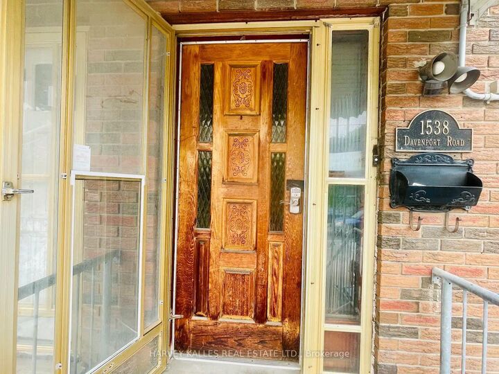 Property Photo: 1538 Davenport Road Lower ON M6H 2J1