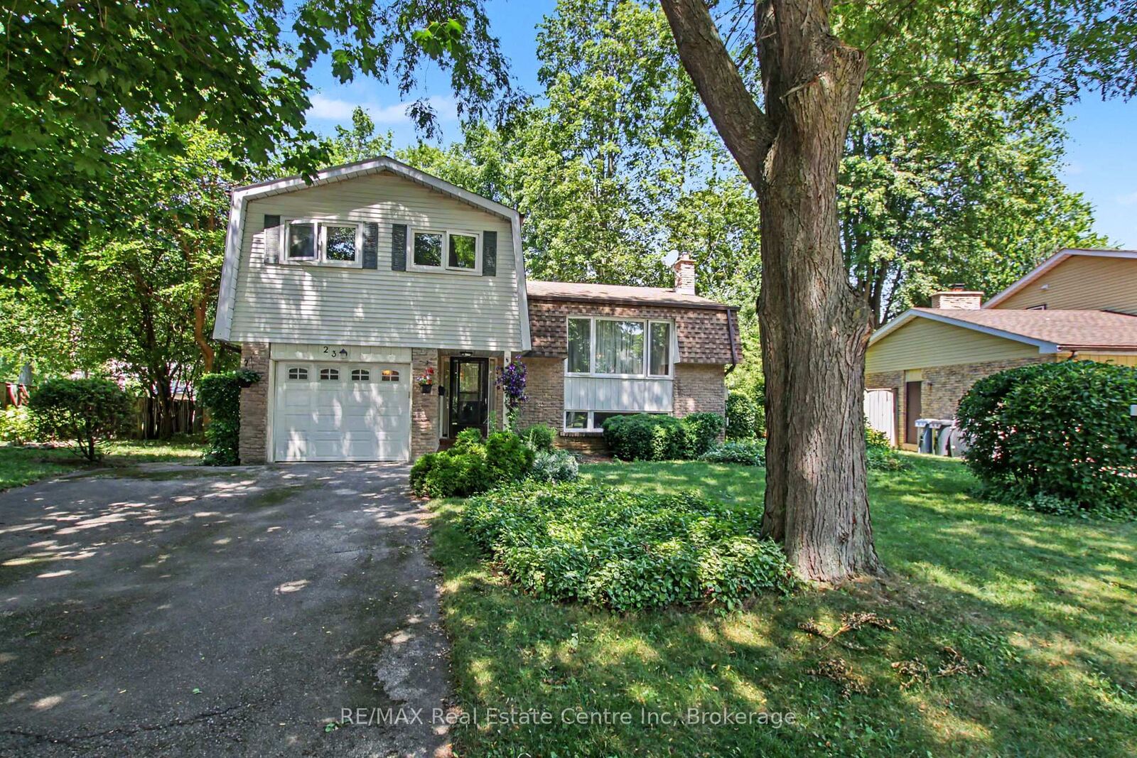 Property Photo:  23 Northwood Crescent  ON N1H 6Z5 