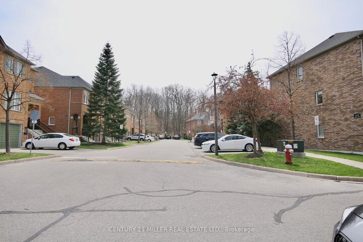 Property Photo: 5530 Glen Erin Drive 140 ON L5M 6E8