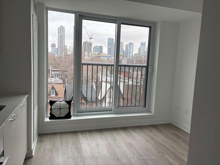 Property Photo: 30 Dreamer Way 442 ON M5A 0Y7