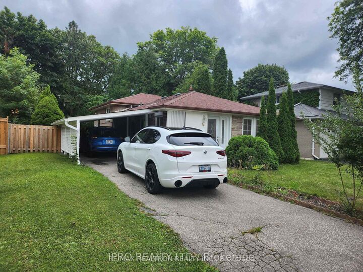 Property Photo:  16 Cresthaven Drive  ON M2H 1L7 