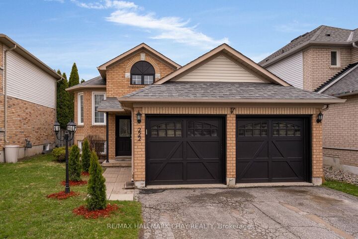 Property Photo: 222 Wessenger Drive ON L4N 8R4