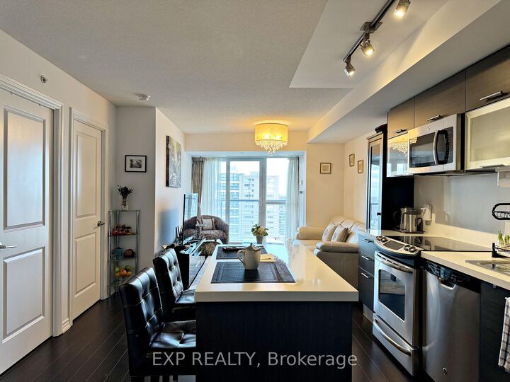 Photo de la propriété: 386 Yonge Street 2705 ON M5B 0A5