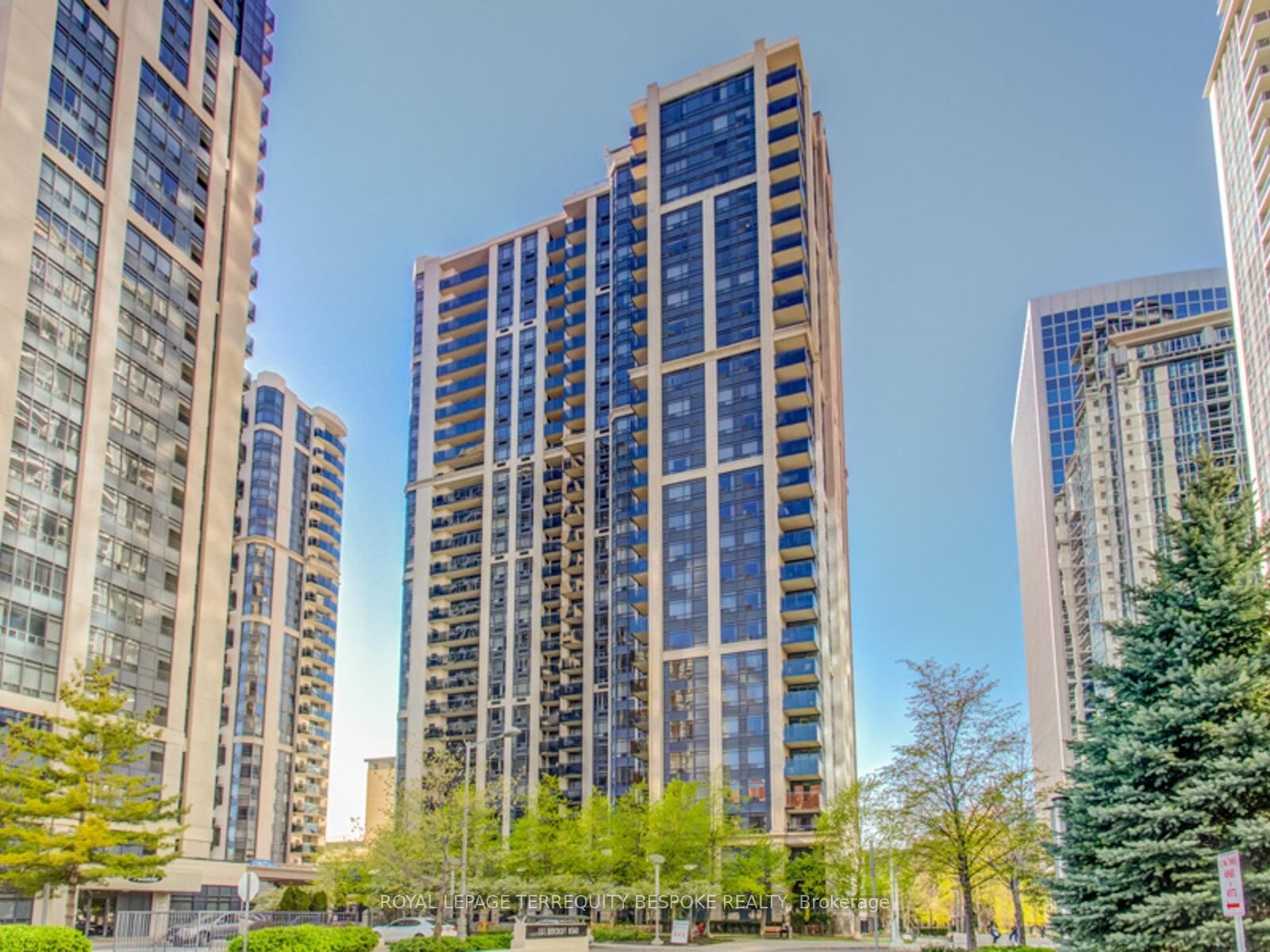 Property Photo:  153 Beecroft Road 2815  ON M2N 7C5 