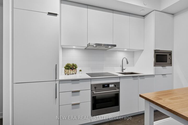 Property Photo: 7 Golden Avenue N433 ON M6R 2J3