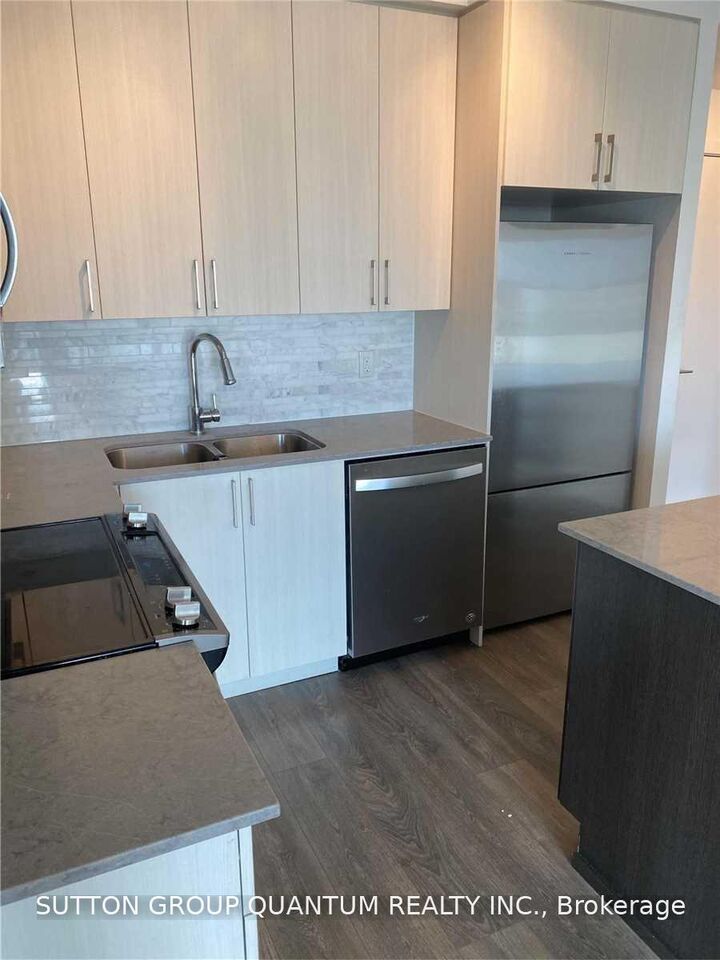 Property Photo: 4655 Glen Erin Drive 1008 ON L5N 3L3