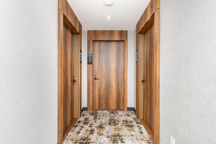 Property Photo:  251 Manitoba Street 625  ON M8Y 0C7 