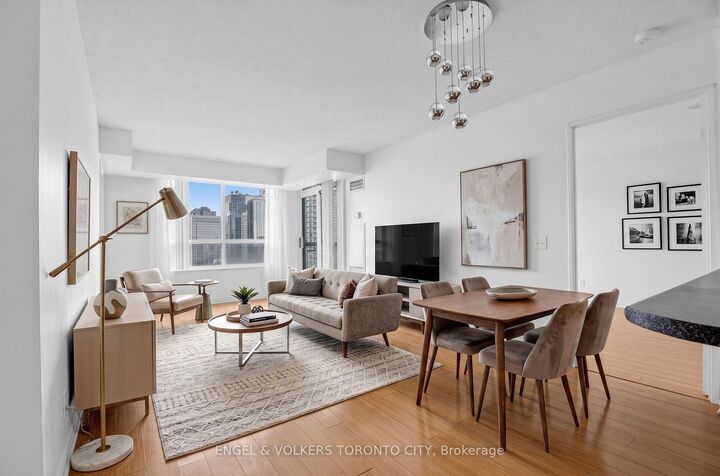 Property Photo:  18 Parkview Avenue 1907  ON M2N 7H7 