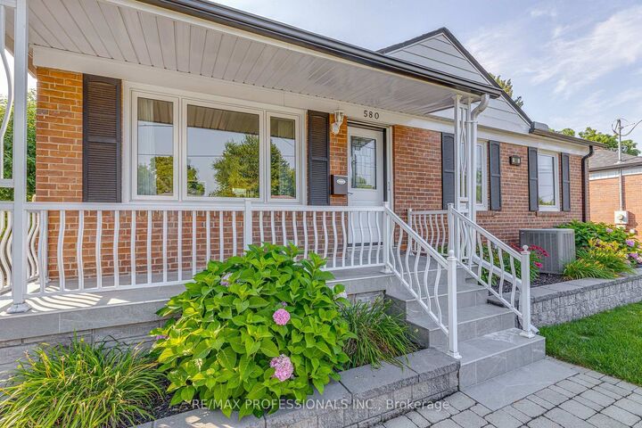 Property Photo: 580 Exbury Crescent ON L5G 2P4