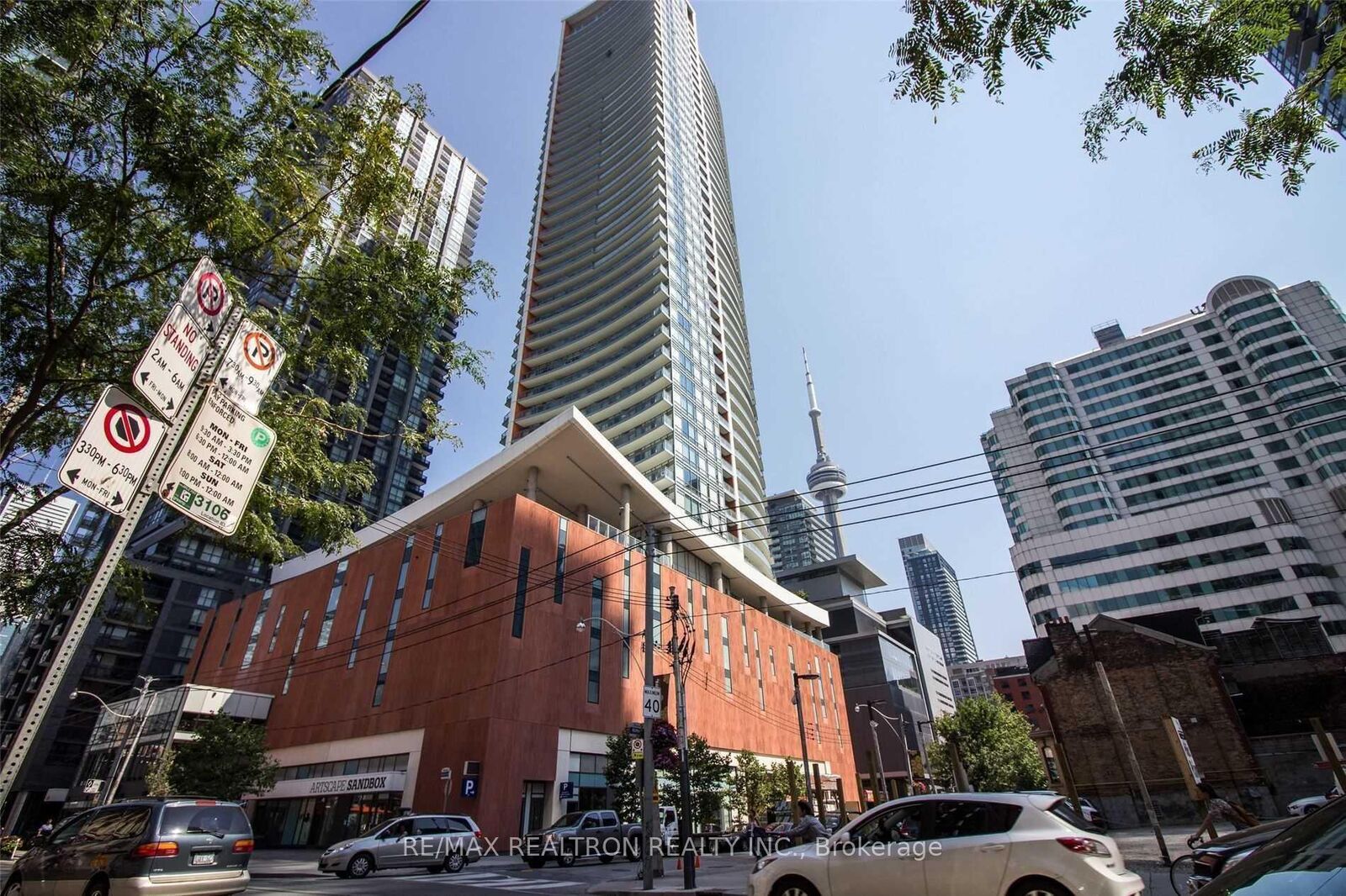 Property Photo: 21 Widmer Street 2906 ON M5V 2E8