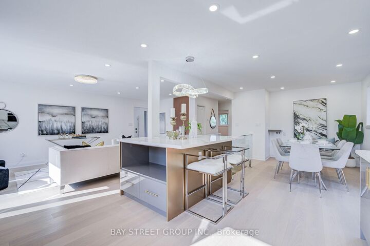 60 Warner Avenue — photo 1